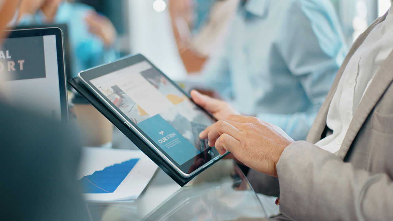7 Fitur Sistem HRIS yang Wajib Ada